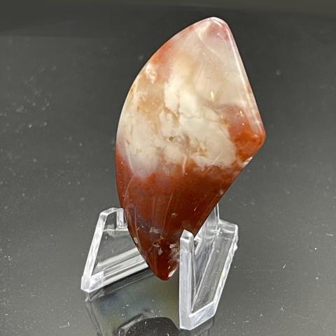 Left Facing Cloud Plume Agate Kite